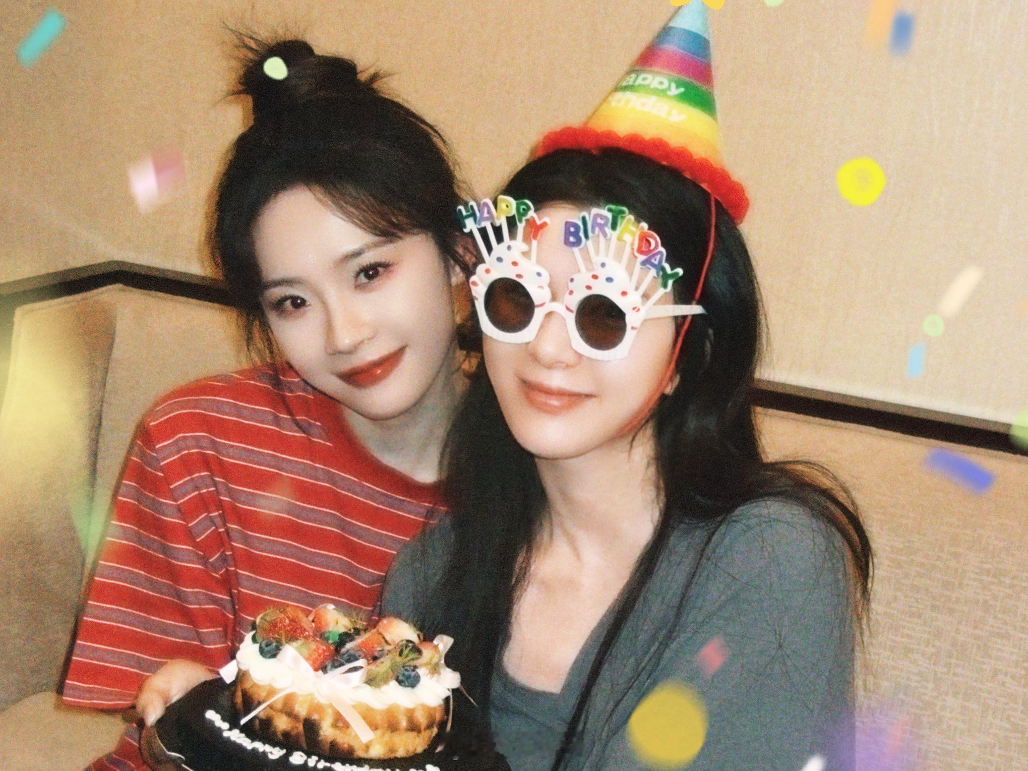 郑在干嘛 生日快乐呀🎂凌晨四点遇上刚下班的她还有又被闺闺偏爱了的她🐑 