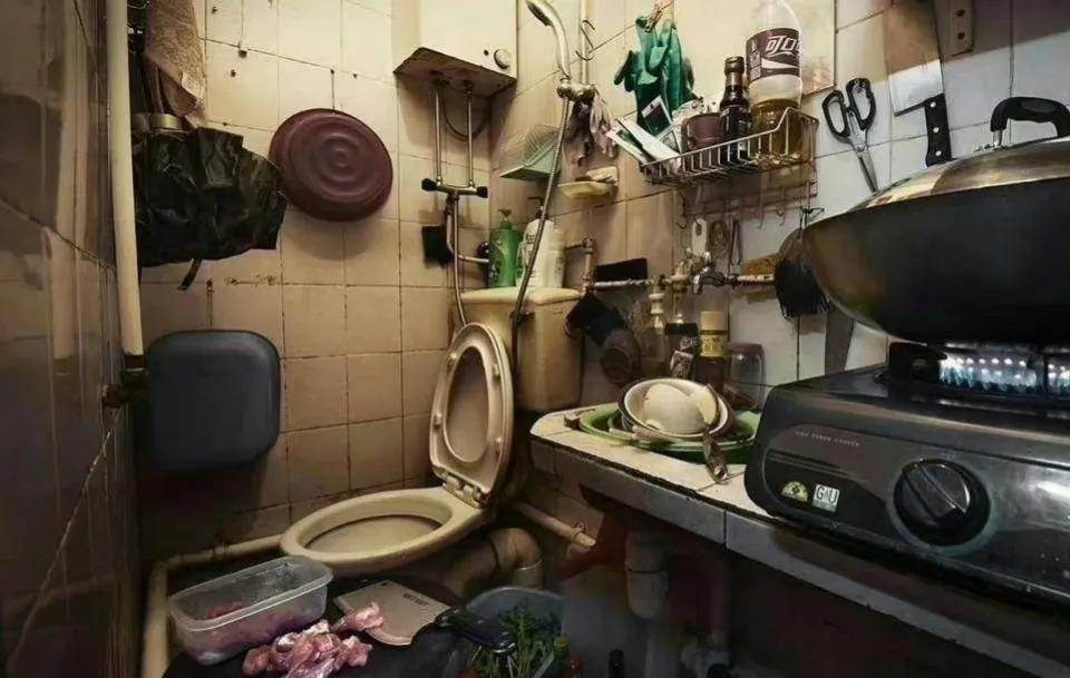 香港果然寸土寸金，
这房子能住一家人吗？