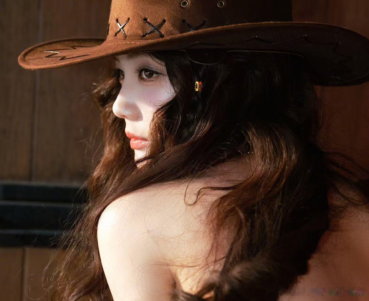 李一桐牛仔写真李一桐牛仔上马大片李一桐牛仔上马大片。 