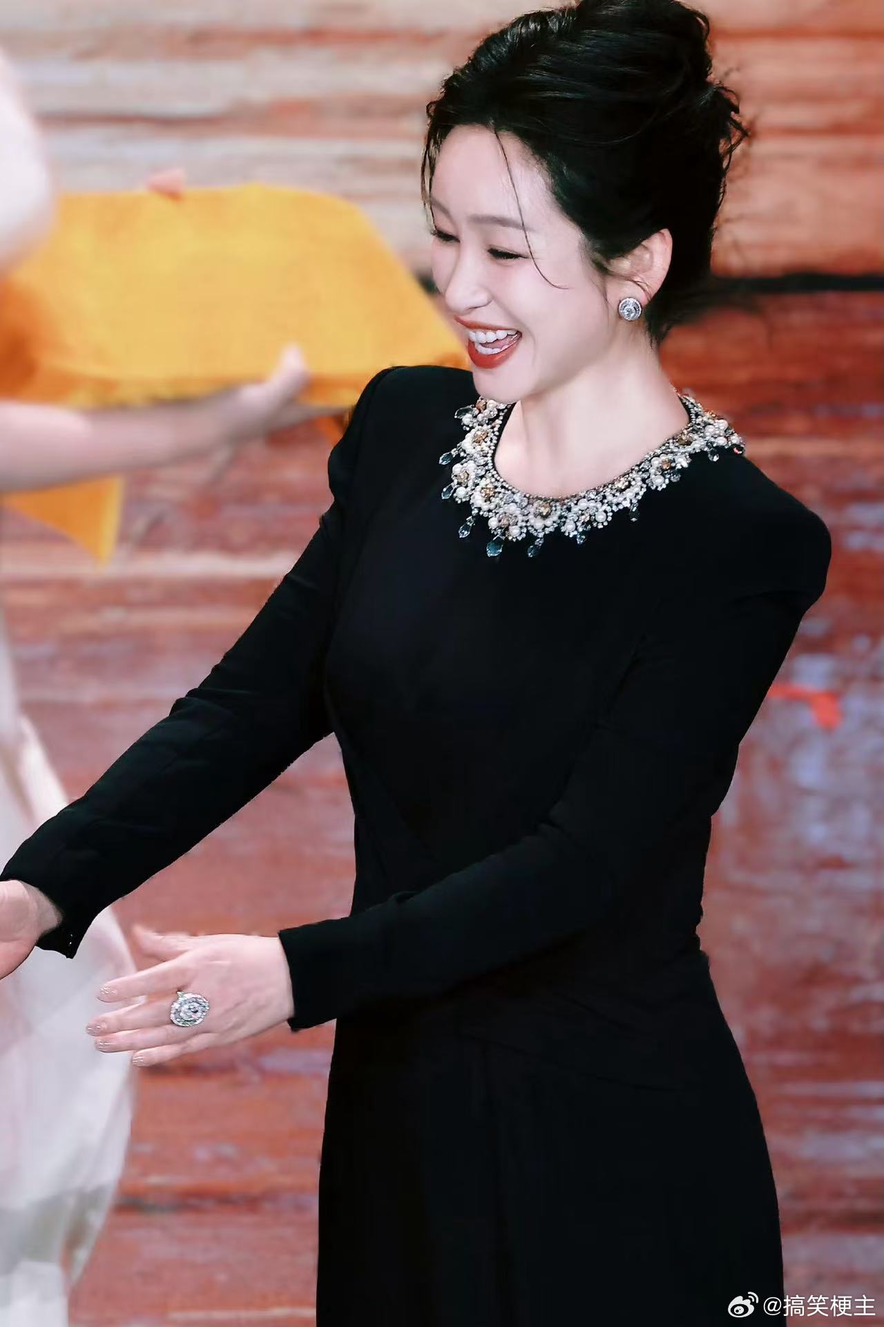 辛芷蕾胡先煦给秦海璐包场 秦海璐新片还没上映就收获好友包场，辛芷蕾胡先煦真的把情