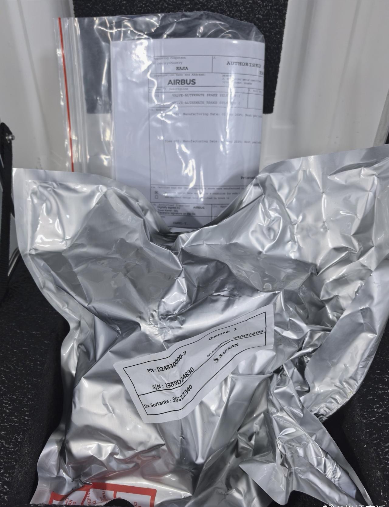 现在飞机器材的集成度越来越高，精密器材的存储要求也愈发严苛。恒温恒湿已经不满足要