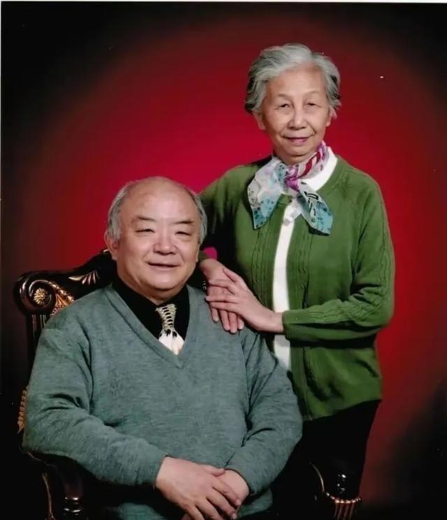 2018年，北大教授钱理群和妻子同时患癌，而妻子更是被告知只有4个月的生命了。她
