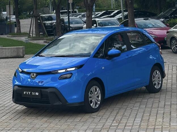 飞度本来销量就惨淡这样再来个巨丑的中期改款感觉是釜底抽薪，可以直接停售了