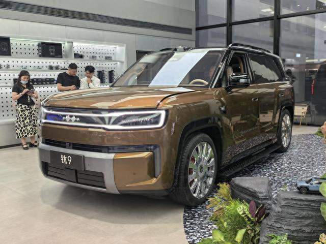《544马力+天地门！方程豹钛9实车曝光，剑指30万级》