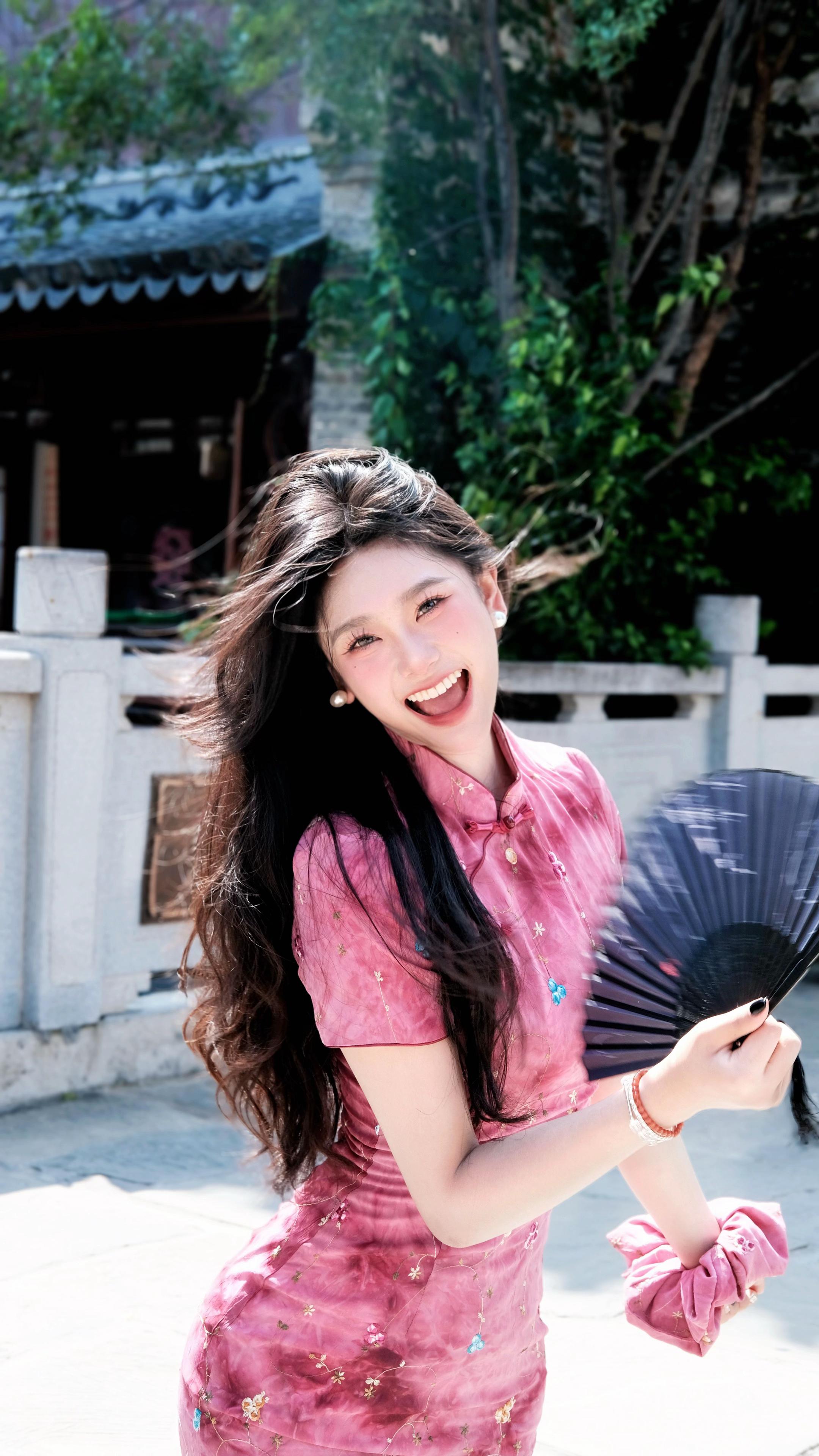 你微微一笑 蝴蝶为你倾倒