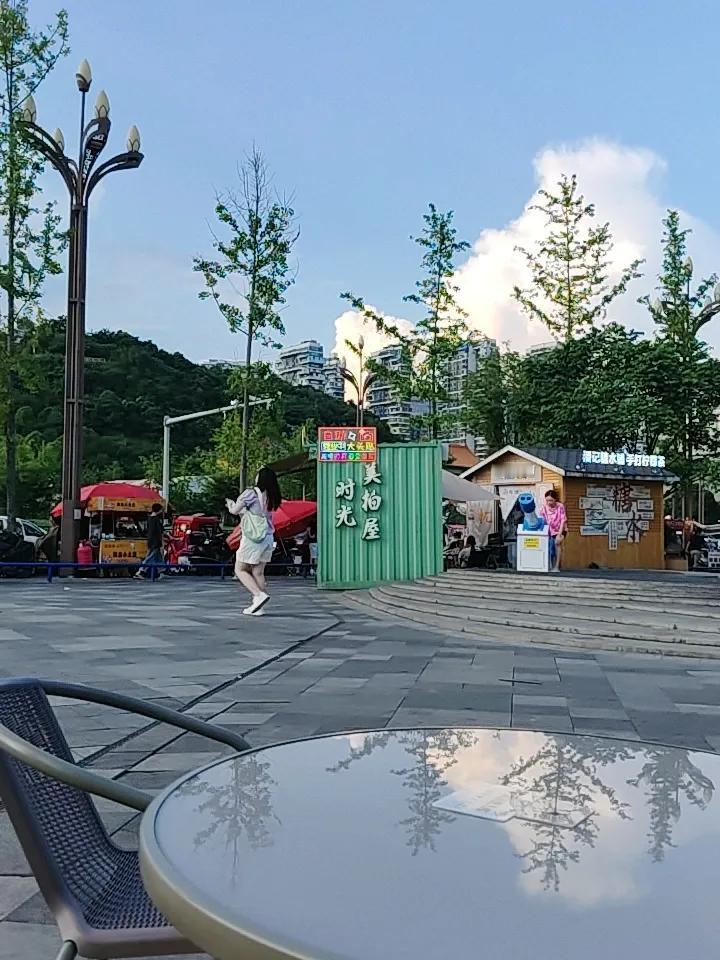 现在的A股，可以说是盘中富贵，能不能落袋为安，就得看量化的脸色的了。
呈现出来的