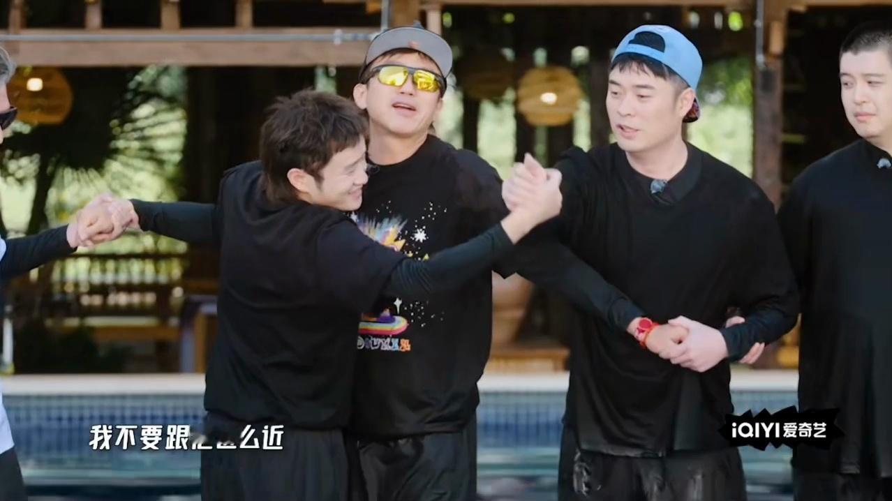 邓超王勉有点暧昧了邓超说王勉贴得近好恶心五哈水上闯关爆笑名场面上线！王勉身手灵活