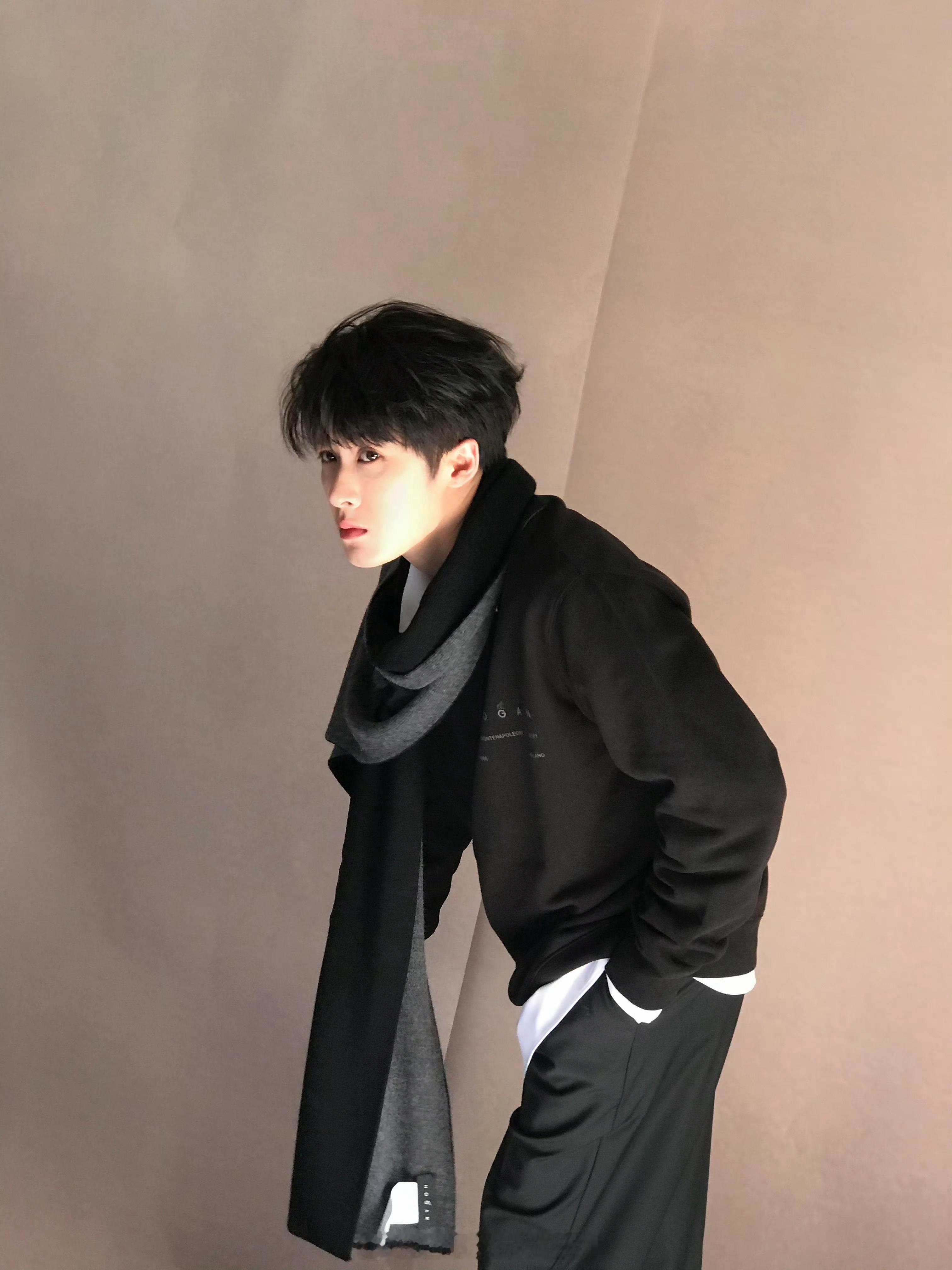 檀健次HOGAN物料 