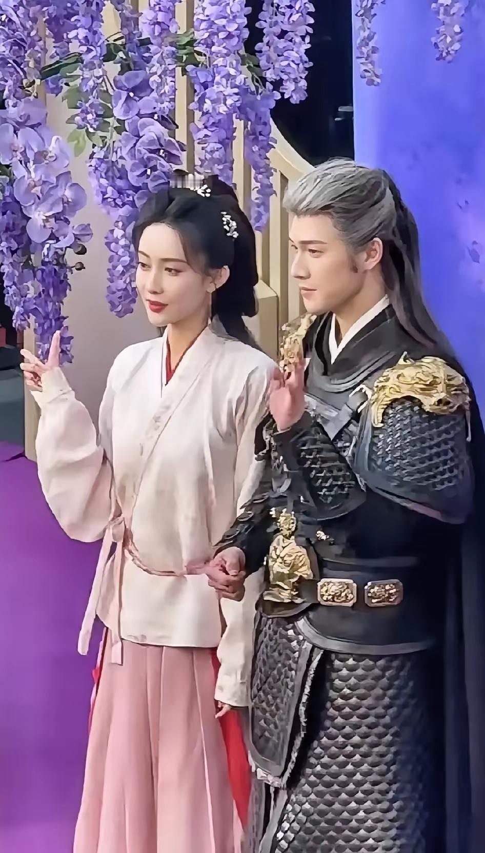 再也不信了，腾讯九重紫首映礼，孟子义李昀锐全程已经没有什么交流了，孟子义穿得少，
