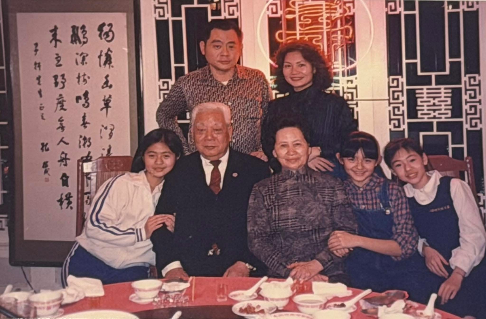 小S姐控徐熙娣 小s发文向姐姐大S表达爱意和崇拜🤩「爺爺奶奶最疼熙媛了，因為她