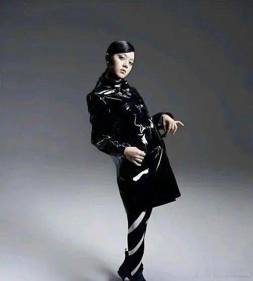 这是赵今麦什么时候拍的，好大胆的造型 ​​​