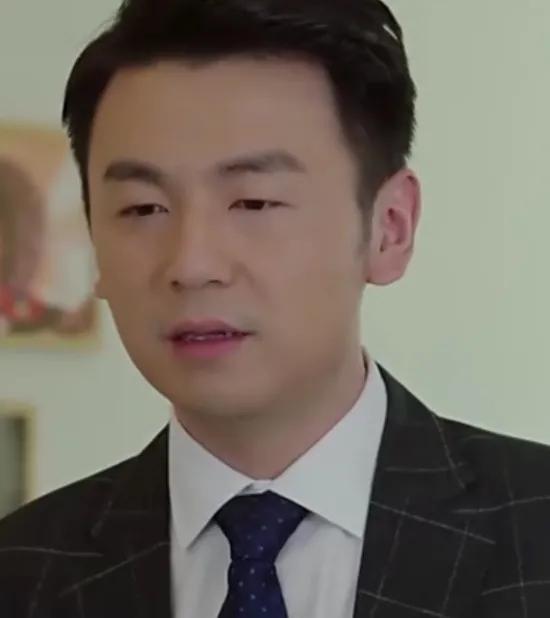  陈俊生的扮演者雷佳音，1983年8月29日出生于辽宁省鞍山市铁东区，中国内地影