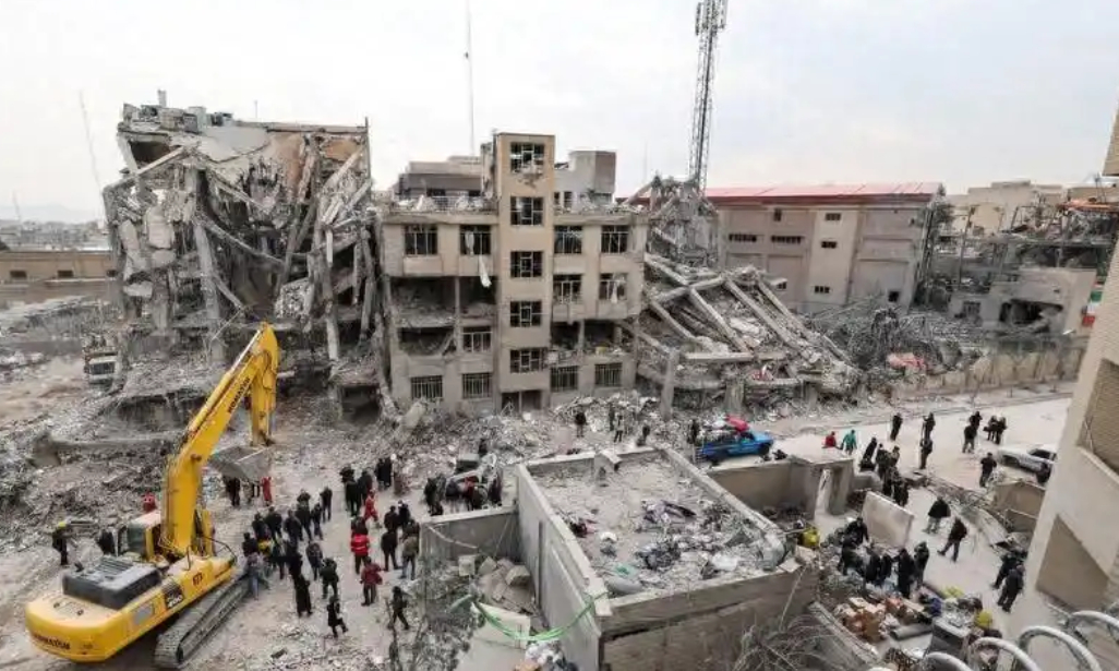 【突发！伊朗科技大学遭美以空袭】据伊朗迈赫尔通讯社28日报道，伊朗科技大学遭美国