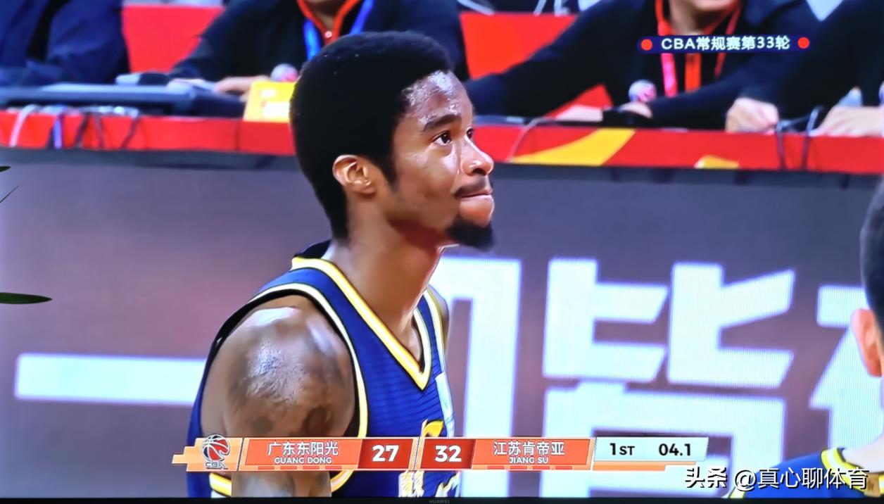 联赛副班长江苏肯帝亚第一节就在广东队身上拿了32分[大笑][大笑][大笑]
广东
