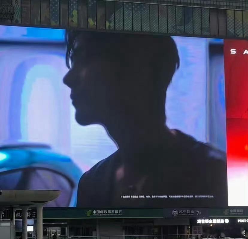 救命，这剪影的侧颜杀我了！！是肖战和尚界的梦幻联动！！光是一个轮廓就氛围感拉满，