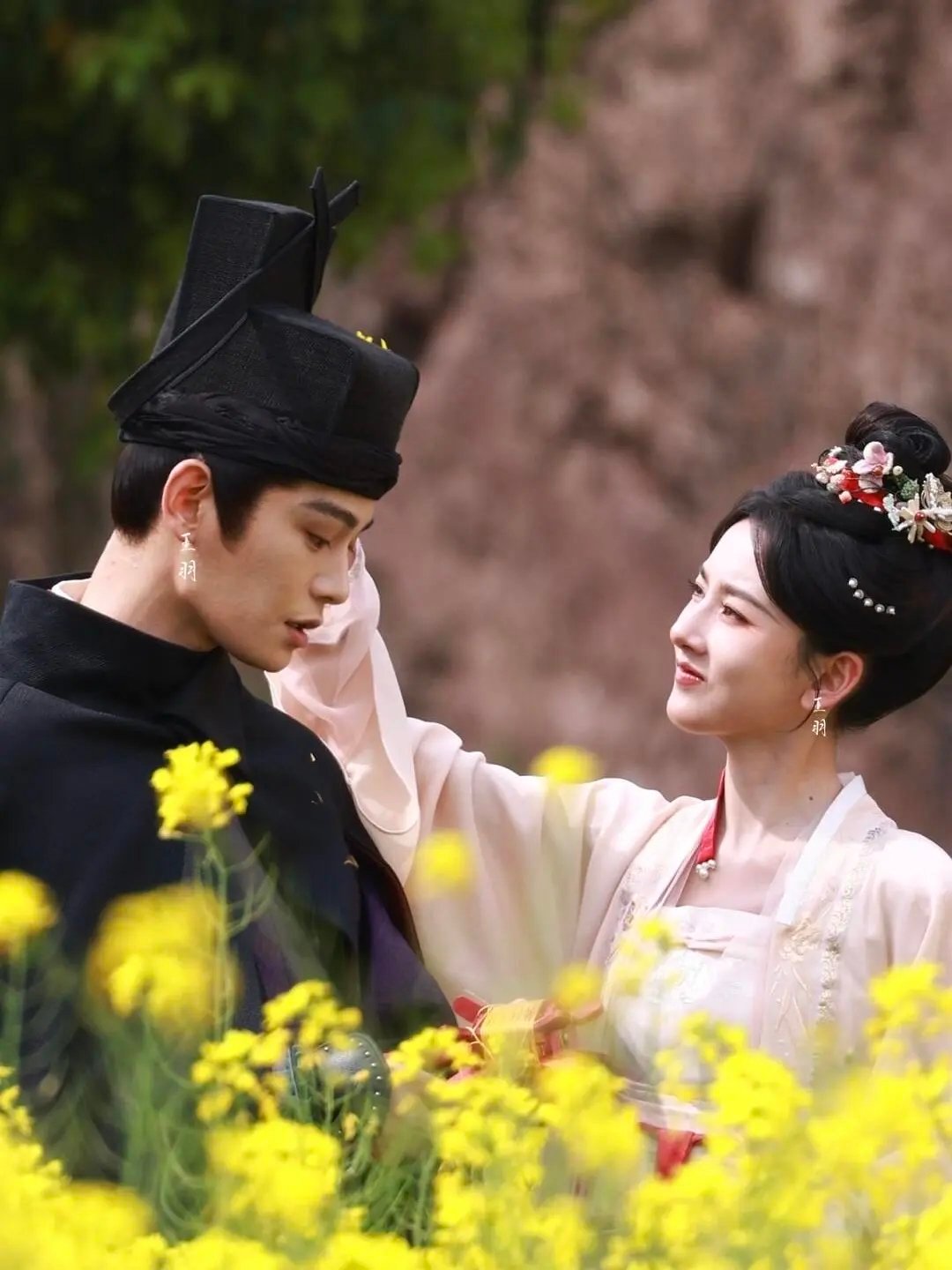 宋祖儿和丁禹兮的新剧路透，看起来大事很妙呀，期待起来了 