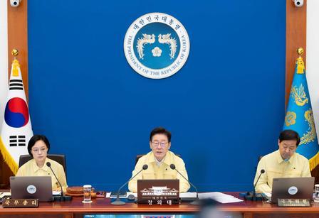 李在明真是面善心狠！继续清洗军方，不服不忠的将领直接脱军装。
李在明直接给国防部