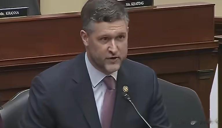 众议员瑞安:“头部受伤，流血不止，到处是弹片，所有人腹部流血，胳膊流血，腿流血，