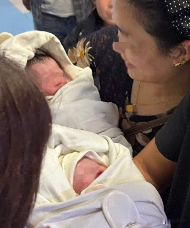 开封丁家双胞胎踩着零点降生，全网帮起名吵翻评论区