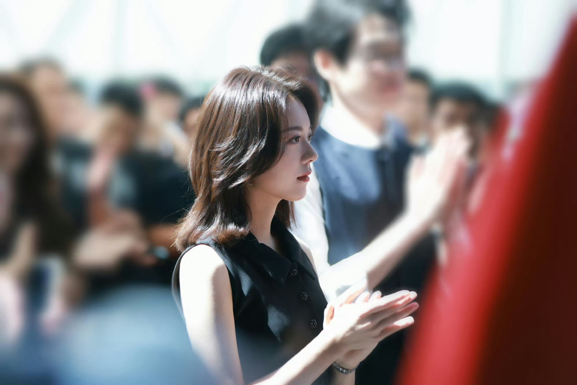 不得不服，第一个说赵今麦生图界最严厉的妹妹的人是天才！哪怕是路人视角的手机侧拍L