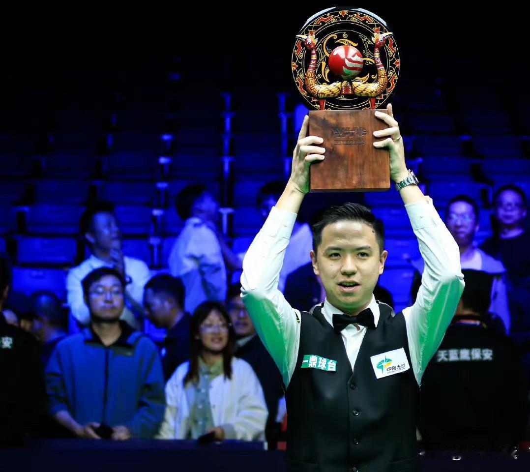 🎉🎉恭喜肖国栋卫冕成功🏆🔥🔥

刚刚🔚的斯诺克武汉公开赛决赛，肖国栋