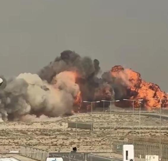 一夜之间，美国成了印度的头号仇敌！就在光辉战机坠毁的硝烟还没散去时，印度媒体发动