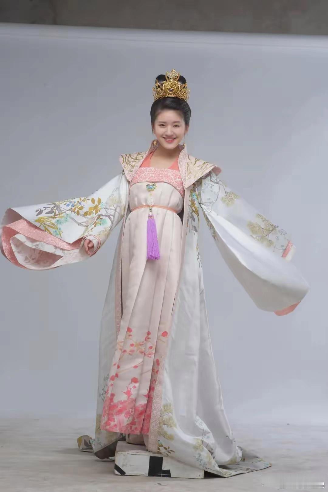 2018年的赵露思，那个时候还很稚嫩脸也肉肉的 进入普女名单一点都不冤枉她[do