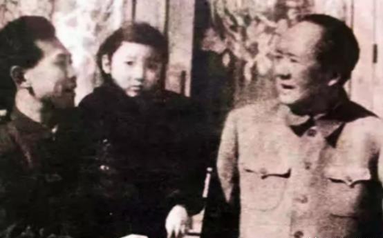 高智曾担任毛主席秘书，和毛主席共事10年后却被调离。临走前，毛主席对他说：“你在