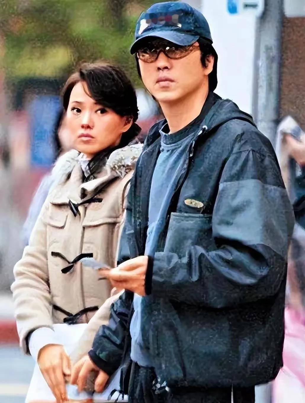 看吧，婚姻不幸福的话是会写在脸上的，哪怕夫妻两人很有钱也买不了快乐。所以，最后伊