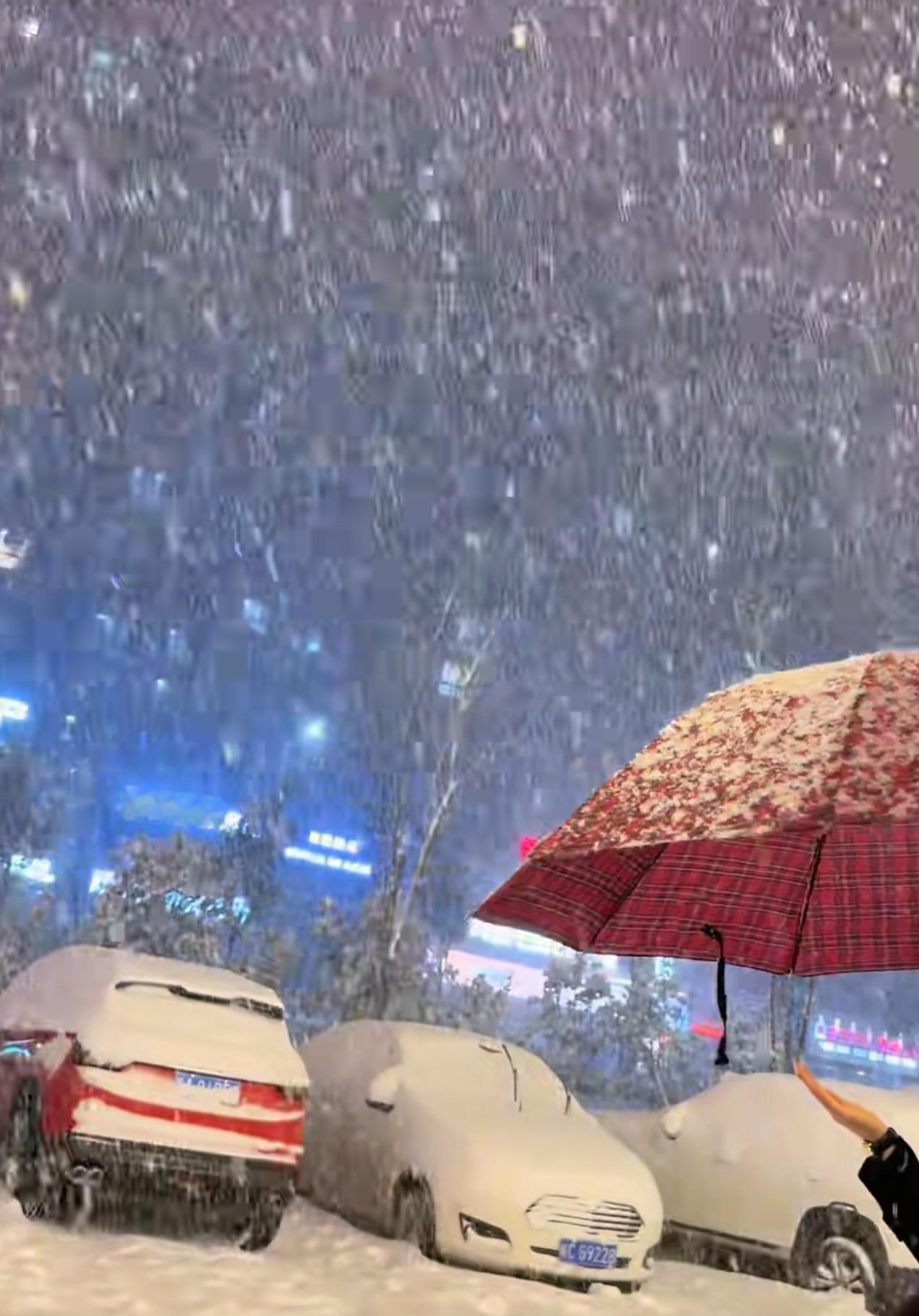 是不是很多城市都下雪了昨晚安徽蚌埠下了今年的第一场雪分享给你们感受一下