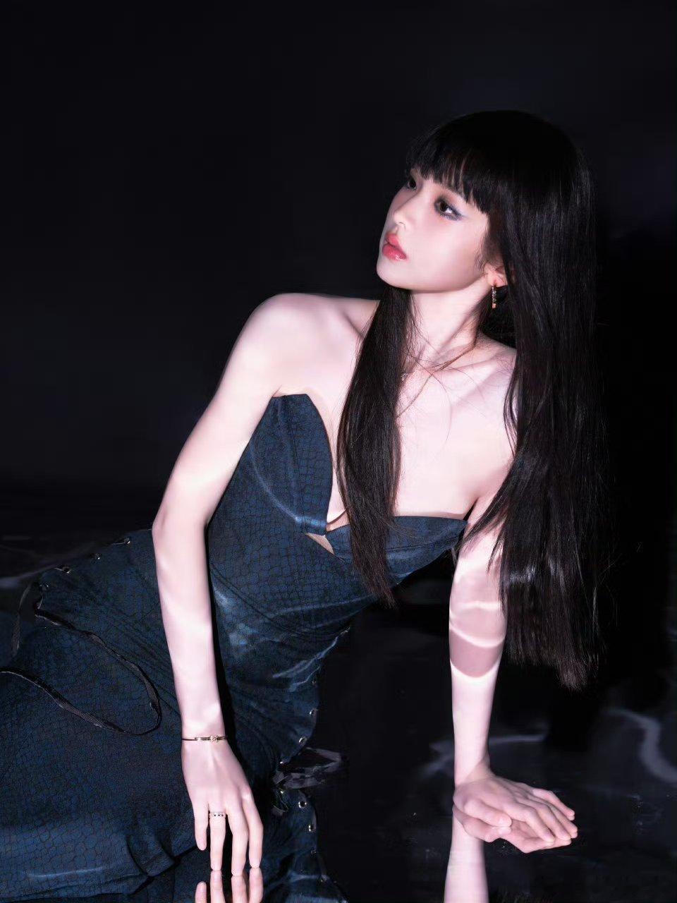 张淼怡异瞳蛇姬，是不曾尝试过的风格[憧憬][憧憬][憧憬]此女美成啥了[憧憬][