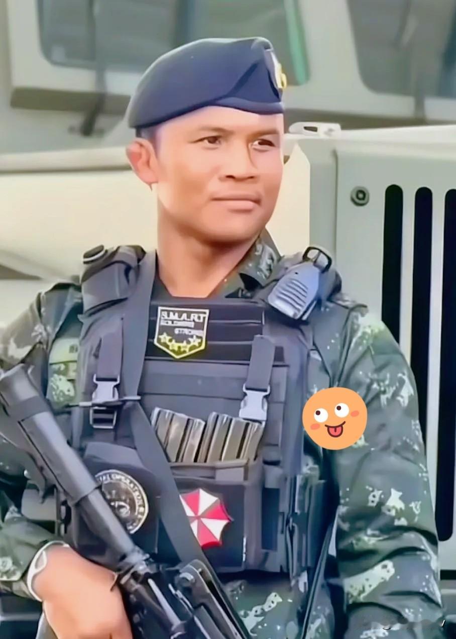 他打服了全世界，却选择向国家报到。
40岁的播求，在拿下两条世界金腰带、身家过亿