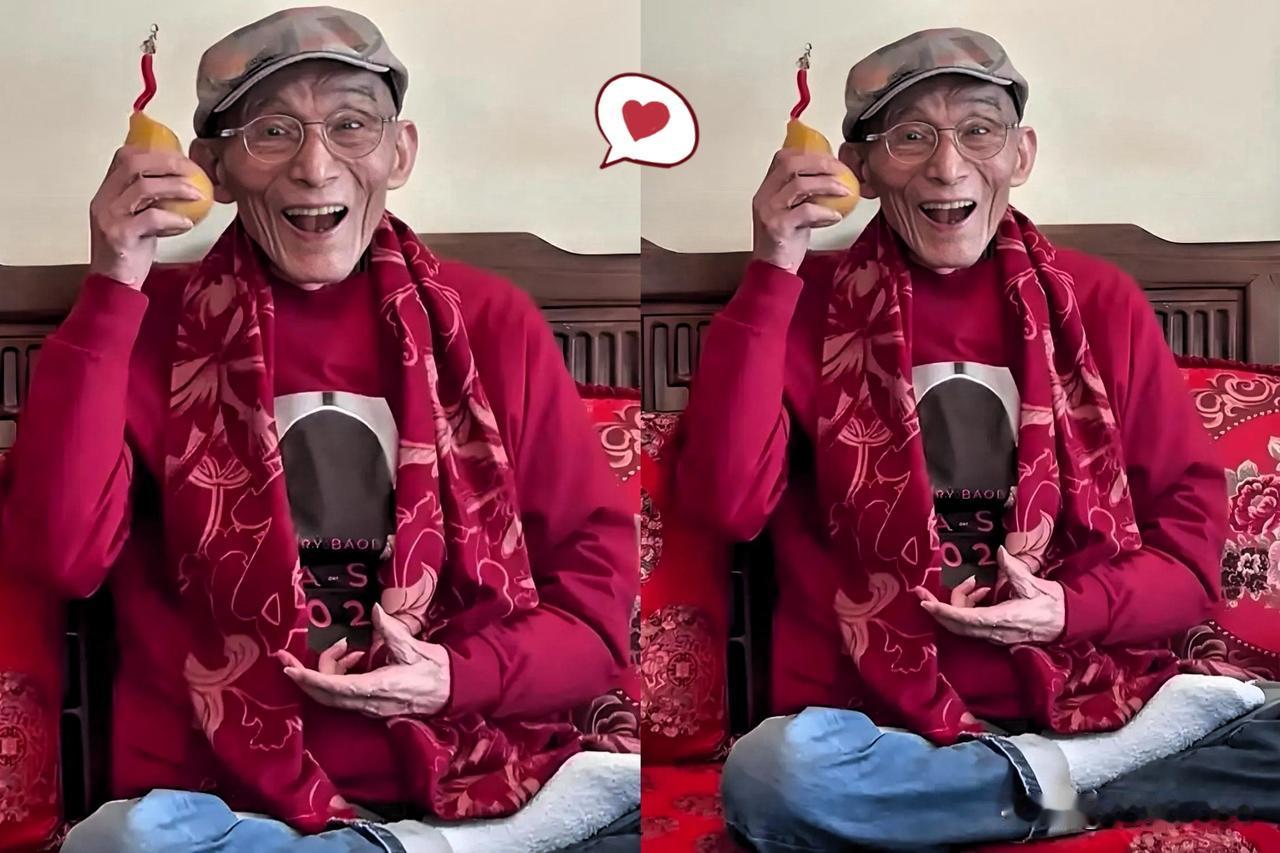 游本昌的女儿表示
父亲离世前，亲口留下了表述。
老先生走之前，刚过完生日，家人全