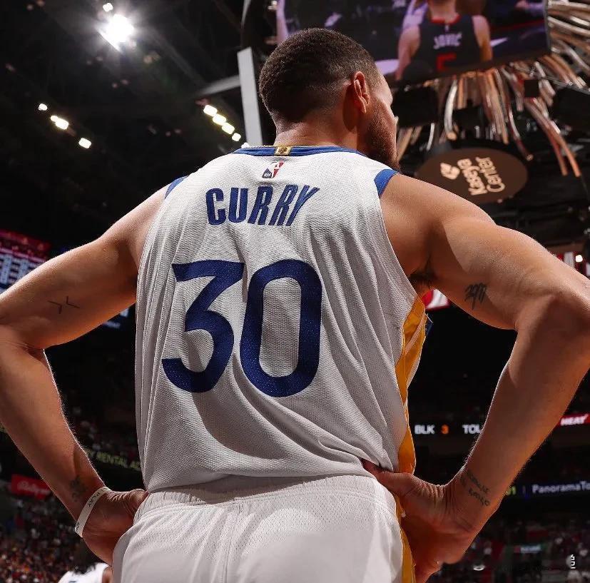 库里是年度最佳关键球员吗？ 👀

看看这个杀手在 2023/24 年的关键时刻