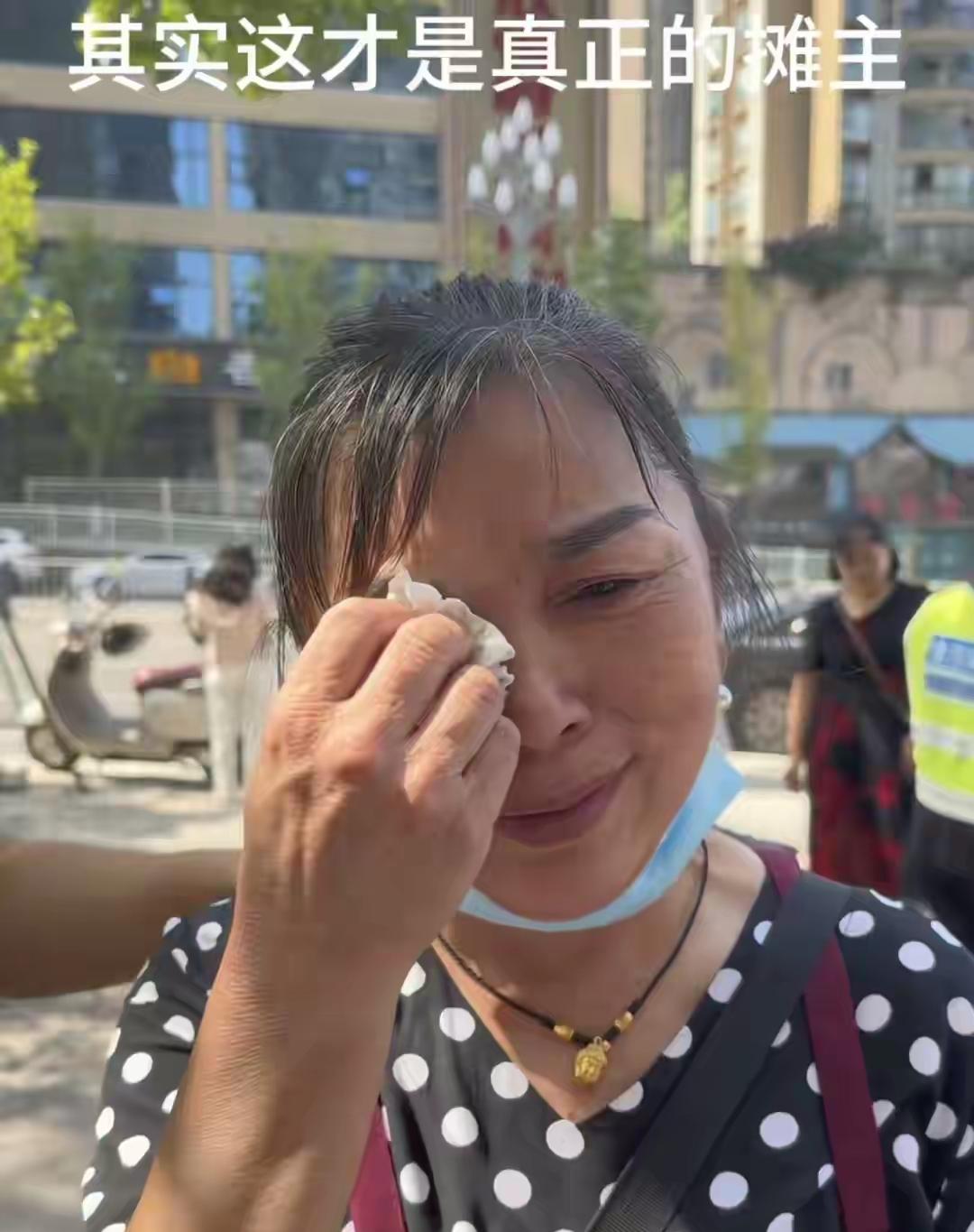 不作死不会死！

达州，8月31日清晨，母女俩支着豆浆油条摊，被70万粉网红“三