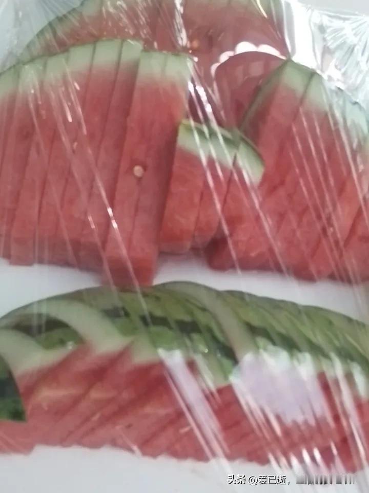 一日三餐,你觉得哪一餐更重要?我觉得晚餐最重要。忙忙碌碌辛苦了一天，如果晚餐不丰