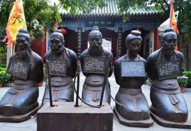 秦桧后人提议：祖上已跪几百年，现在应该把跪像拆掉！这件事一下子引发了很多讨论。