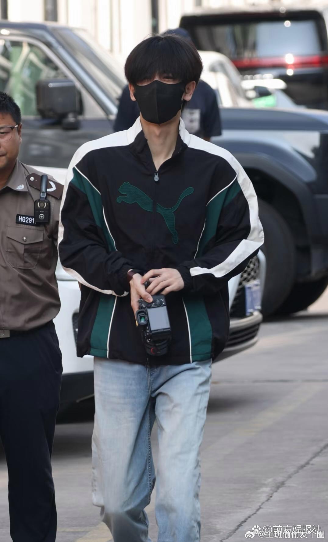 张凌赫今日上班路透。 ​​​
