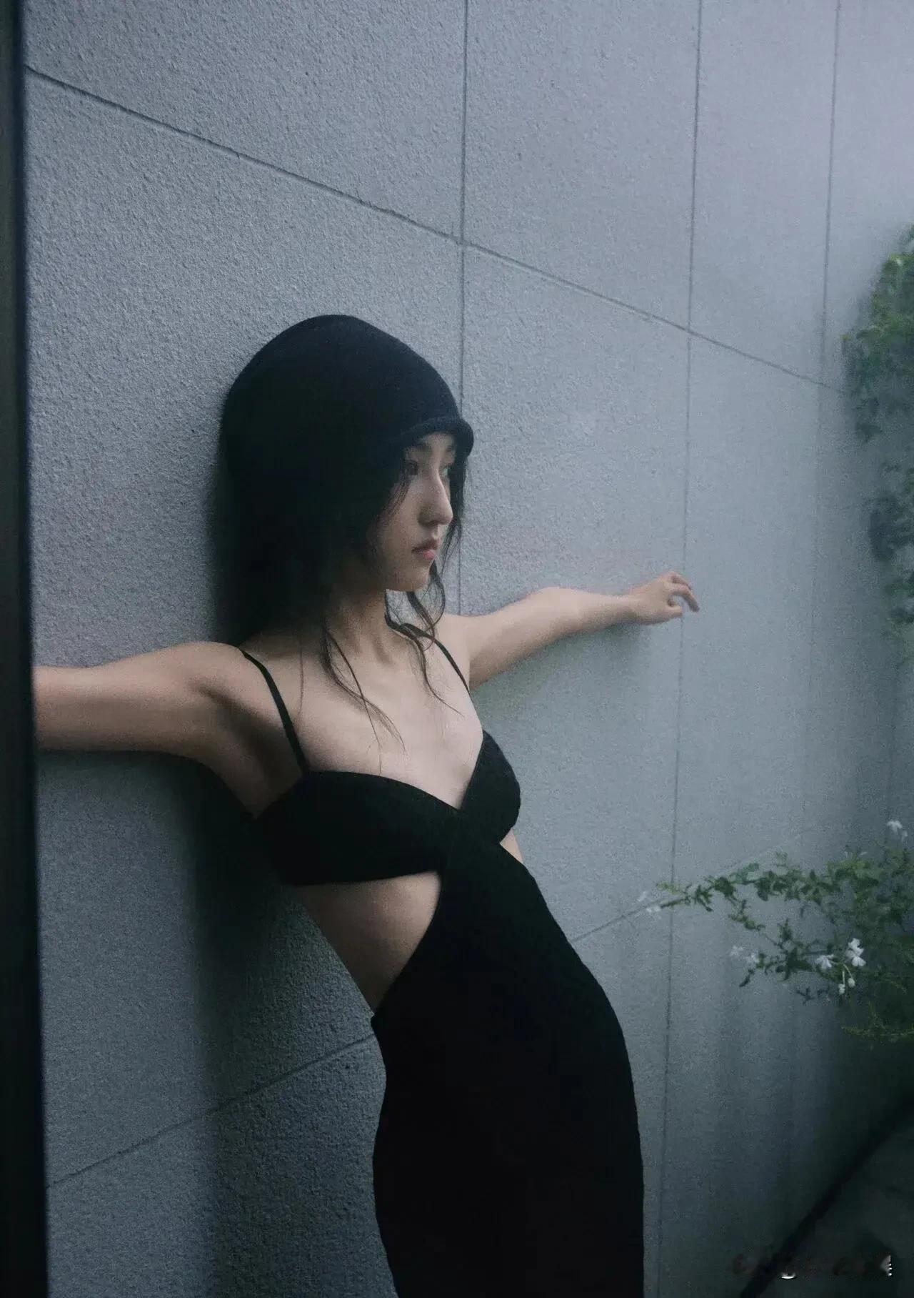 我的乖乖呀
这张子枫妹妹吗
真的长大了
戏路越来越宽
穿衣风格也捉摸不透了