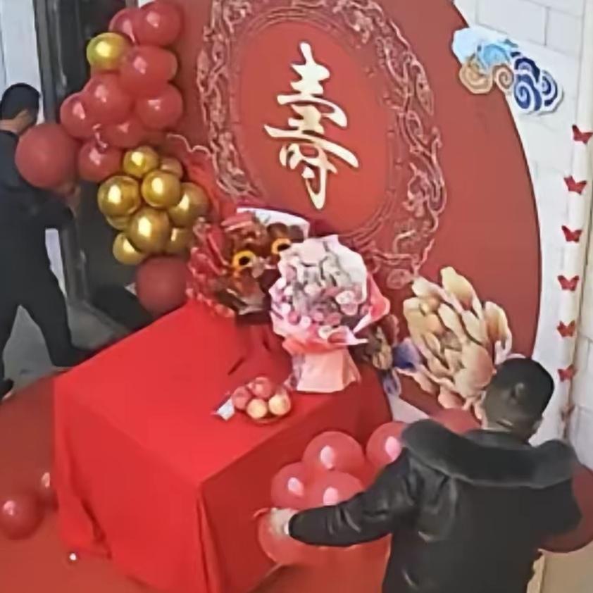 你能想象一场喜庆的寿宴，突然变成悲伤的送别现场吗？陕西一位72岁老人的经历，就让