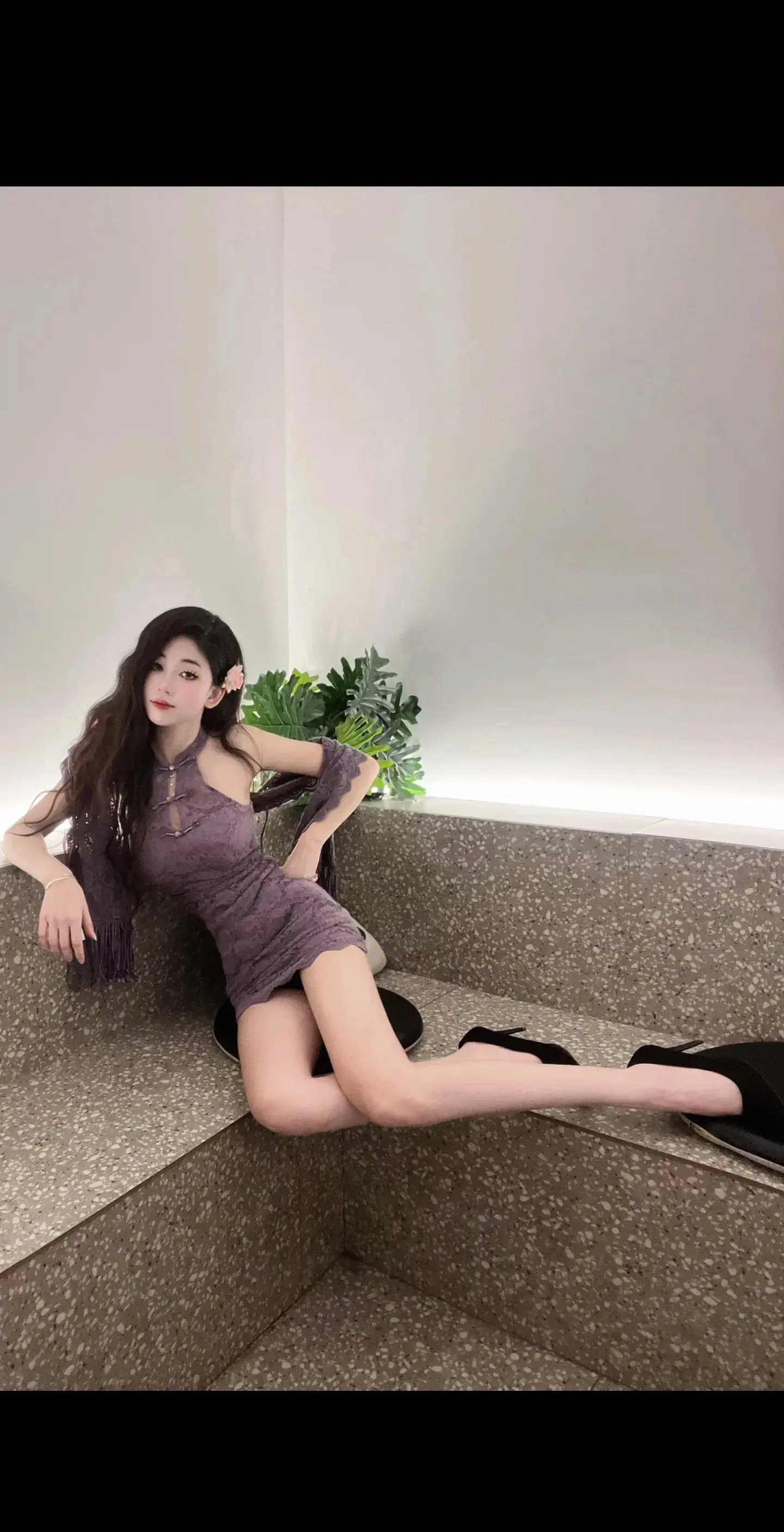 比巴掌先传来的是她的香气御姐