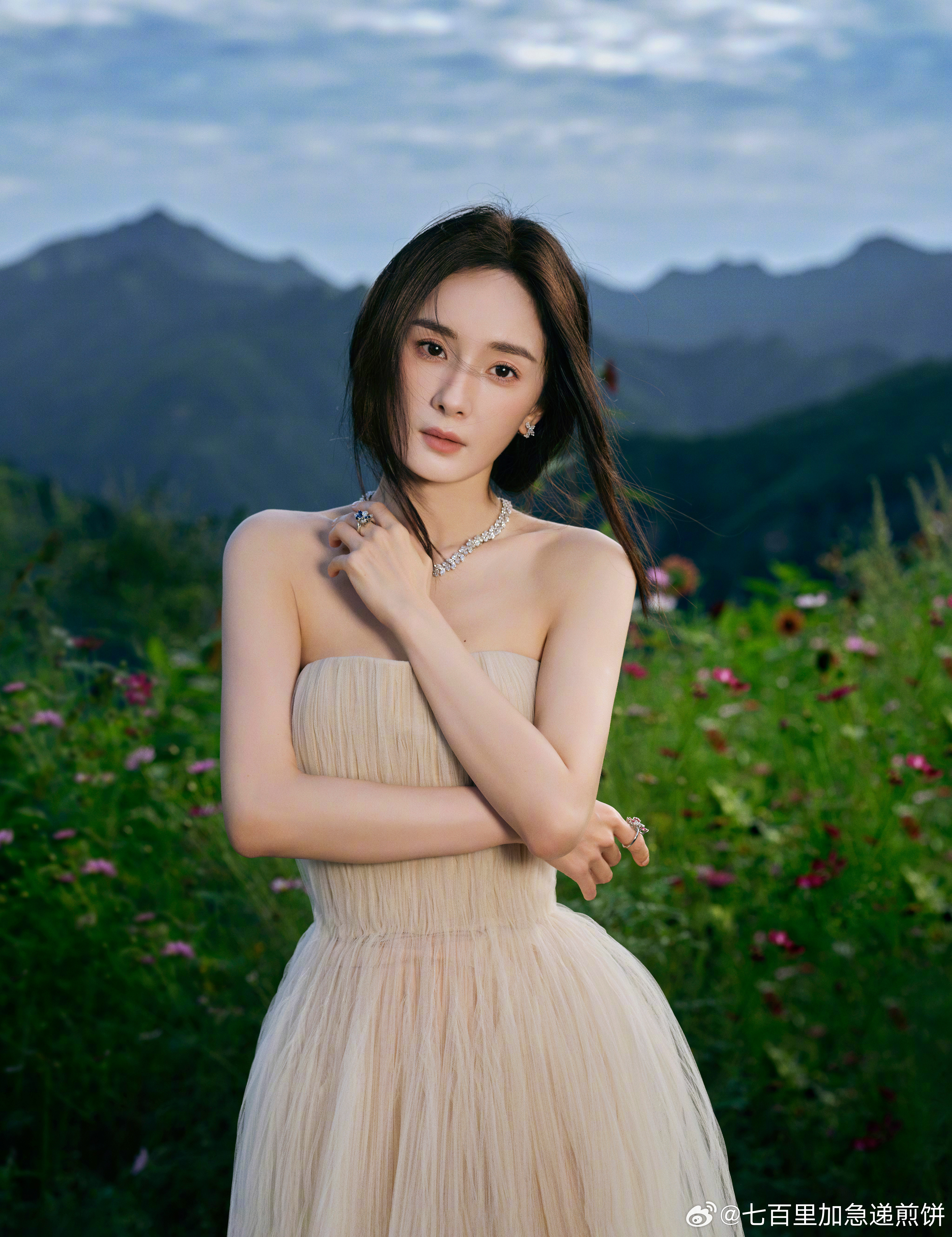 杨幂生日大片营业，景美人美 ​​​