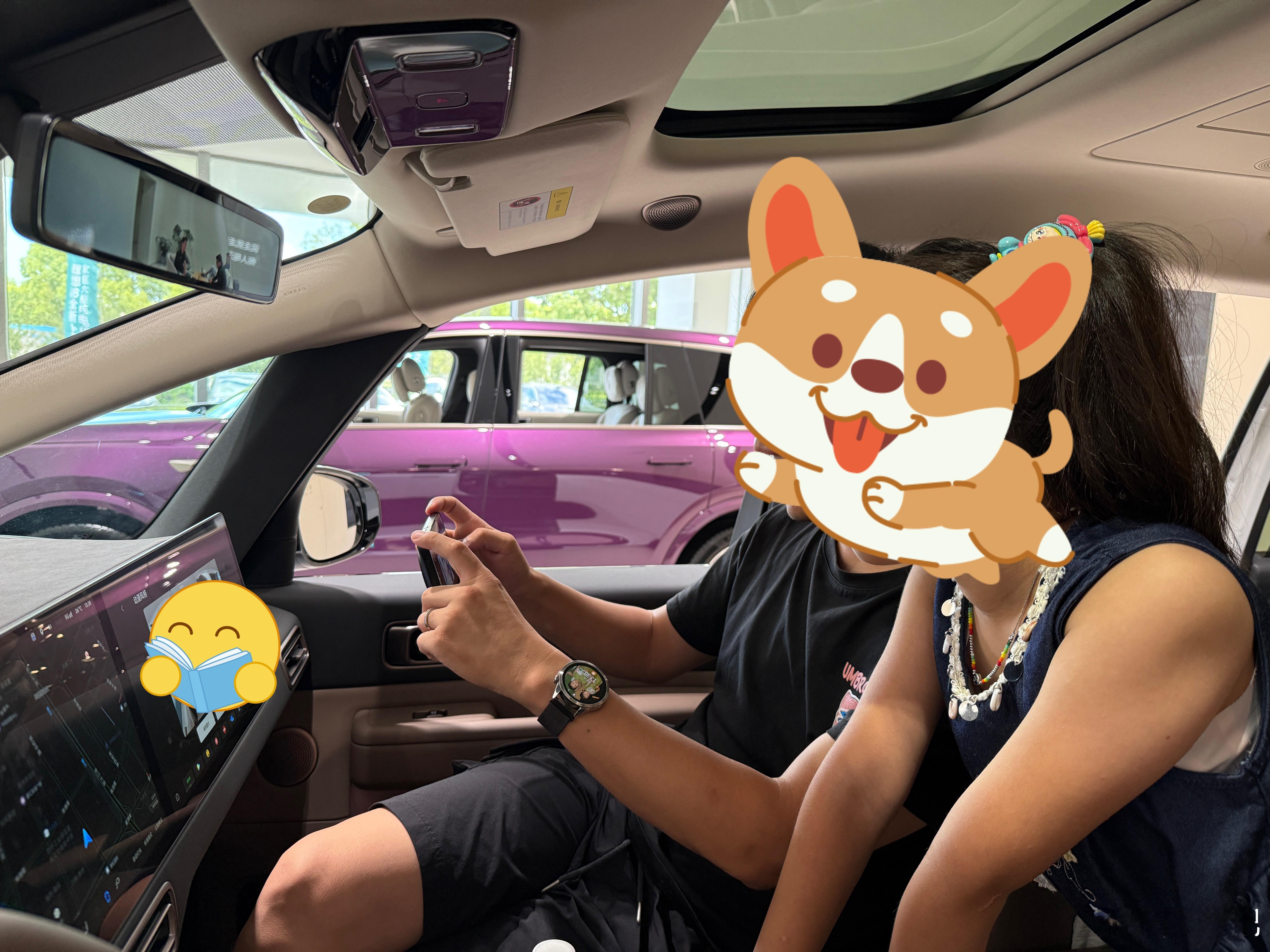 在苏州和同事约饭，带着他闺女一起的。小朋友问哥哥怎么来的？高铁还是飞机？我说飞机