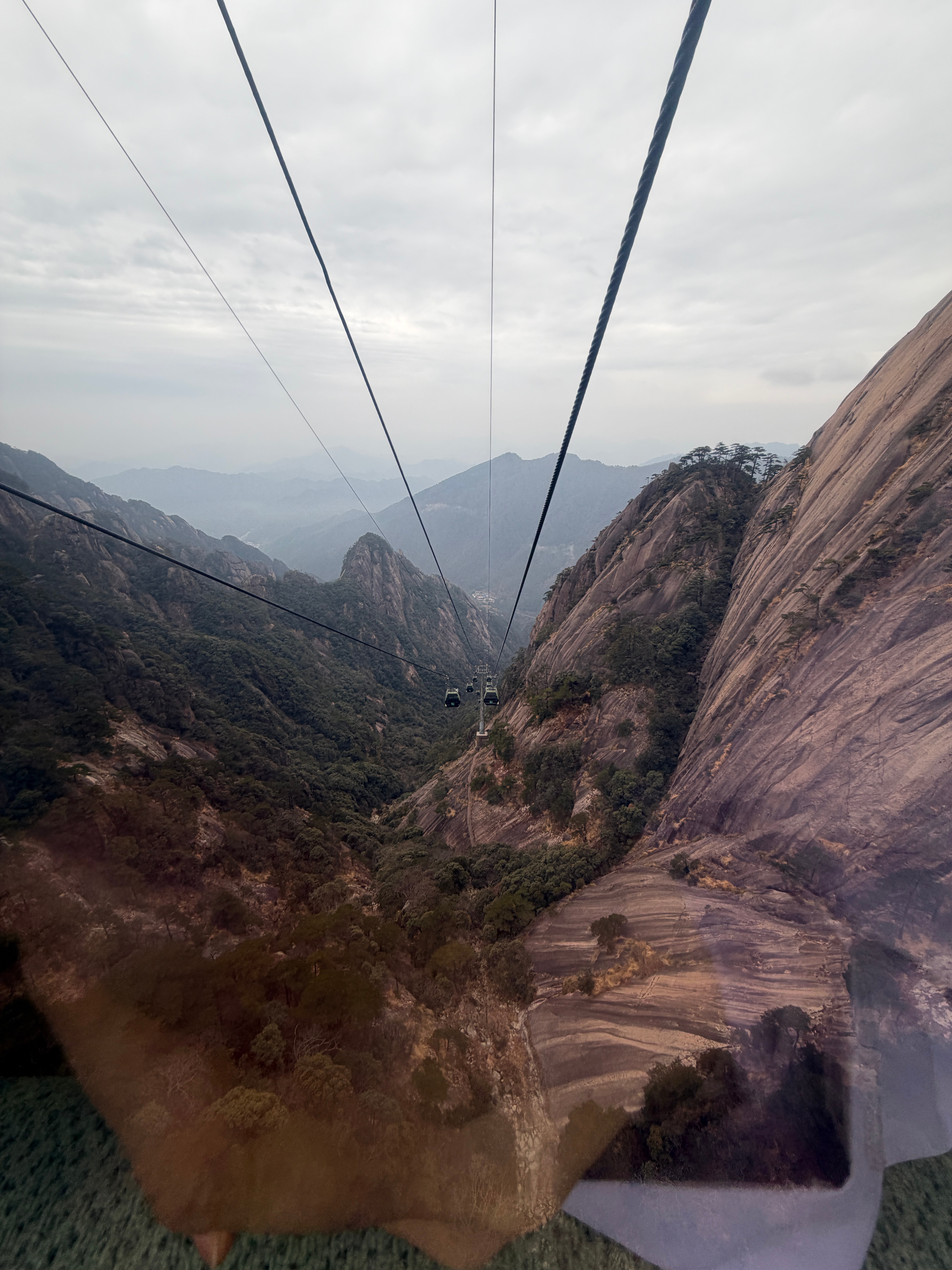 早安让自己忙一点，忙到没有时间去思考无关紧要的事，很多事就这样悄悄地淡忘了，时间