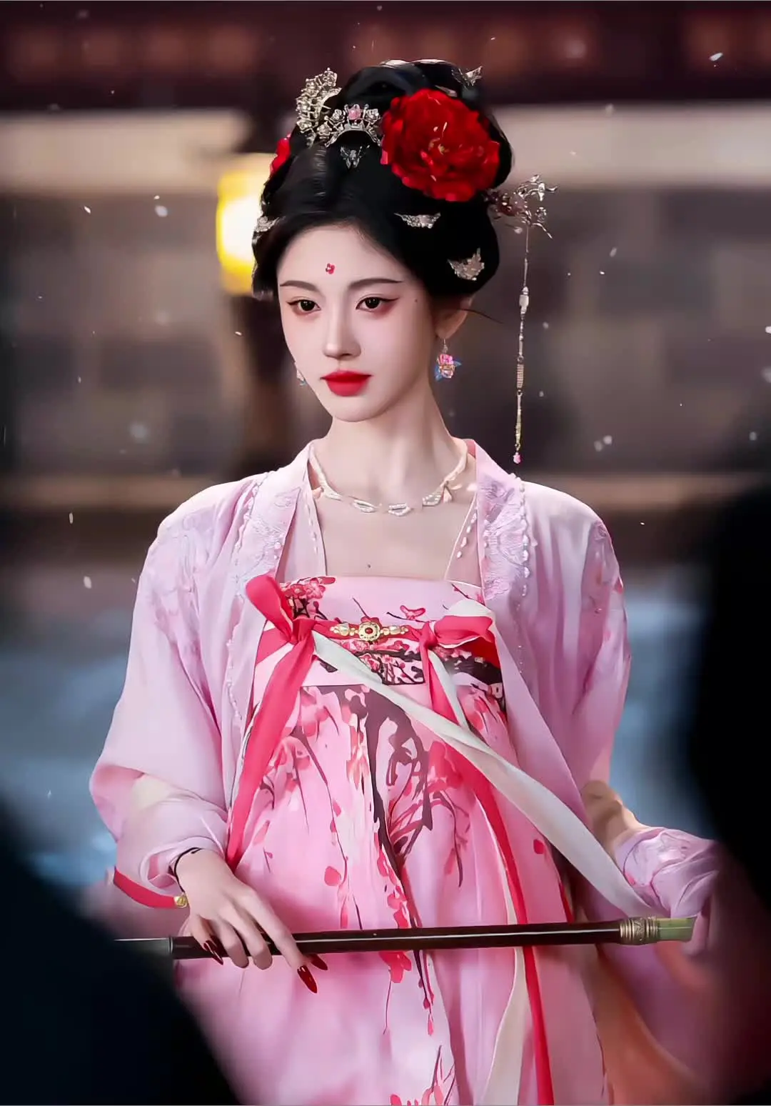唯有牡丹真国色，花开时节动京城