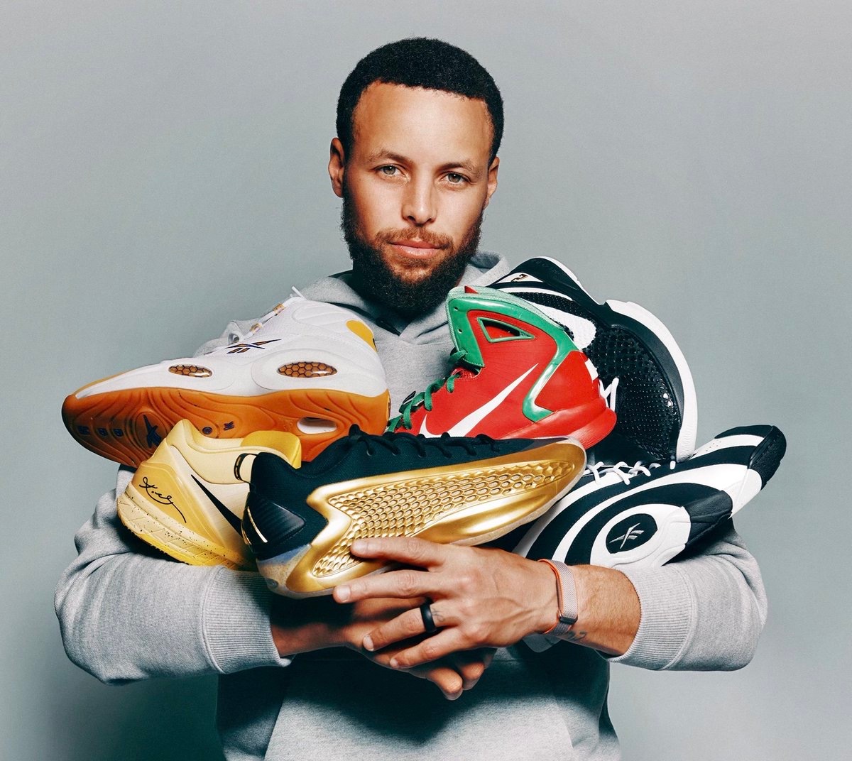 看到P1想到P2顺带发张P3青涩库真的帅🥲当然 现在也帅😃晚安斯蒂芬库里