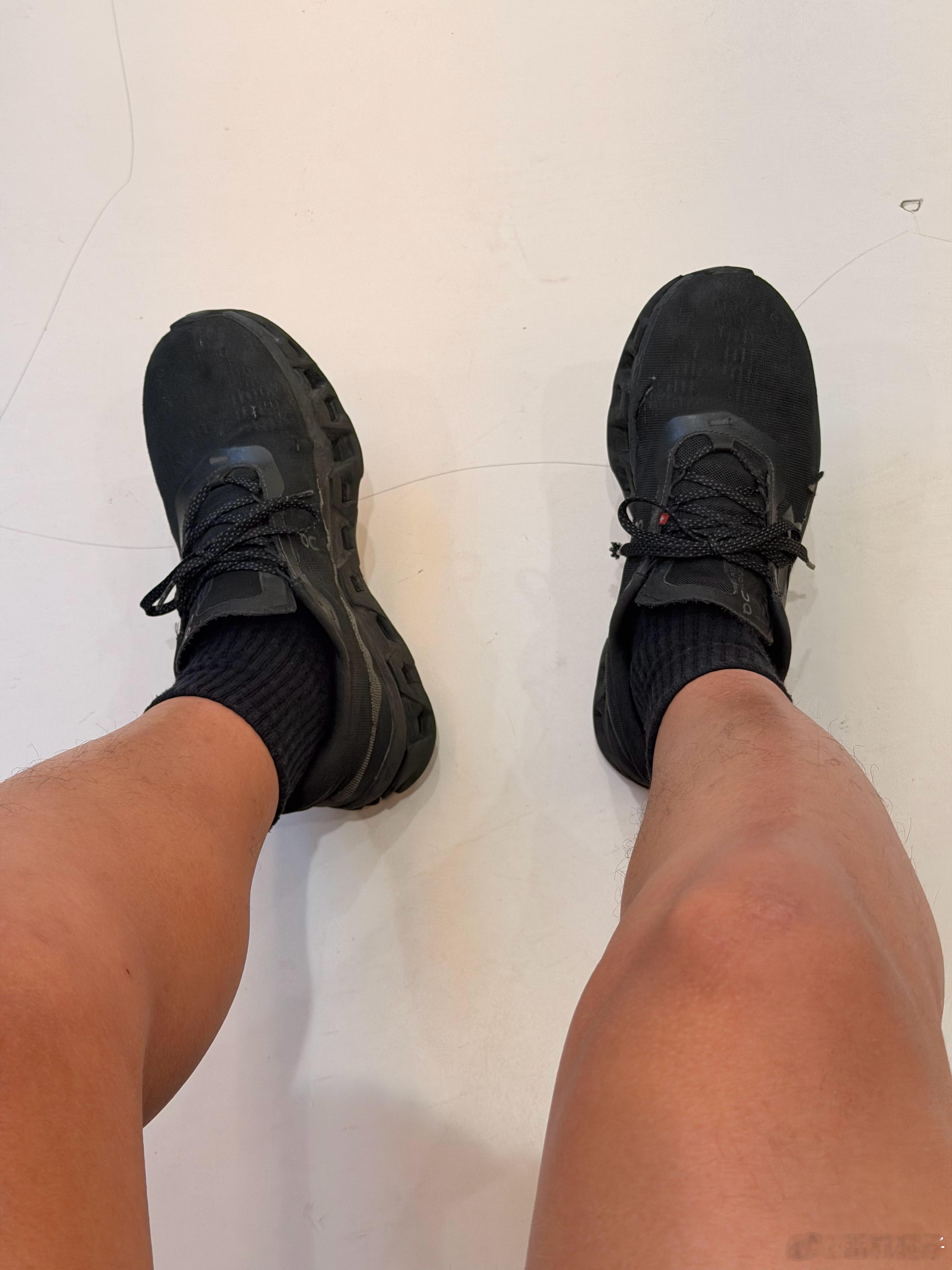 黑黑的 