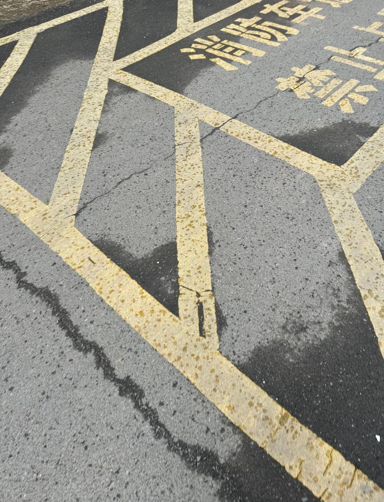 你骗我   还好我提前溜车回来了    刚好下雨