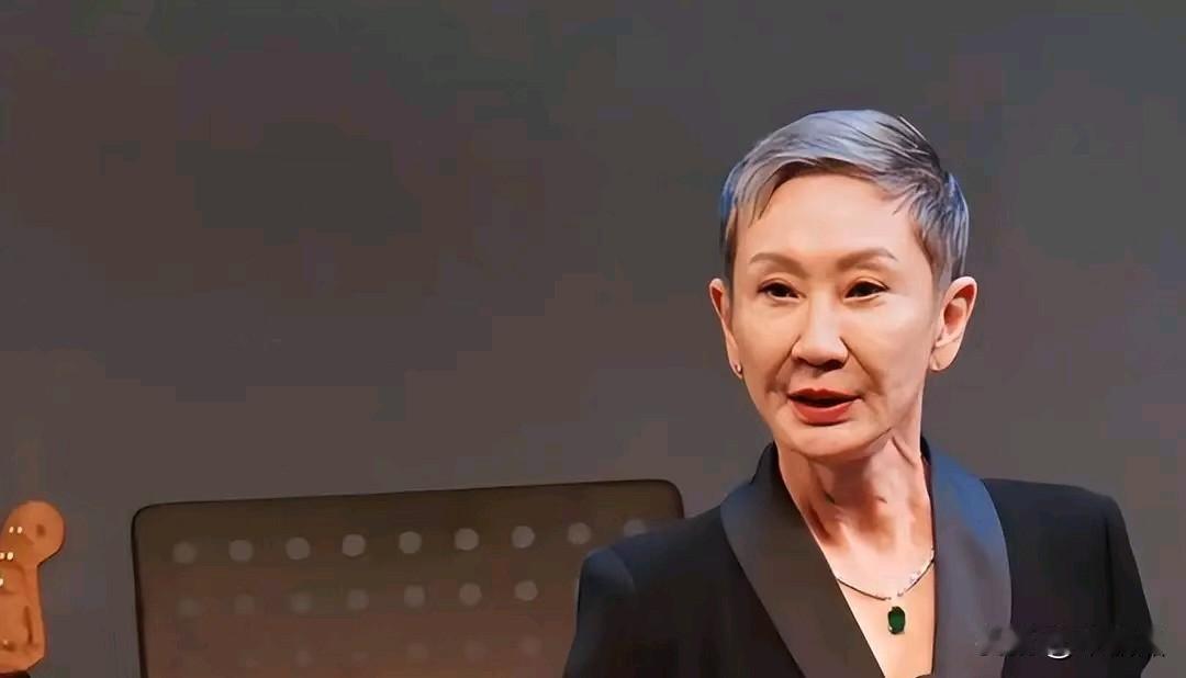 或许，她的人生太过圆满，所以，老天在爱情这件事上，没有给她好运。

女性要非常“