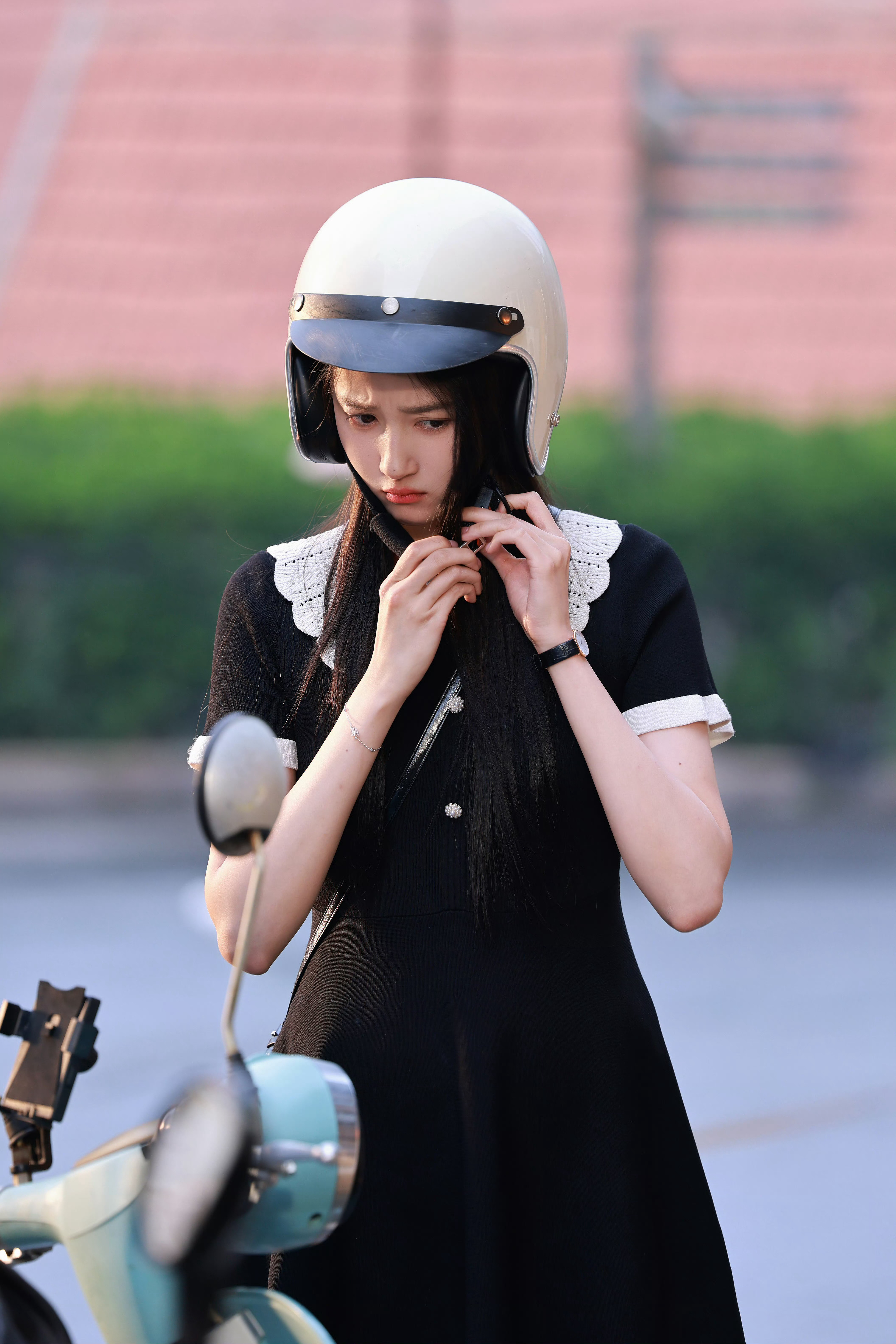 我看完三集耀眼了 还蛮不错的 化学反应比我想象中好一些男女主相处模式很像欢喜冤家